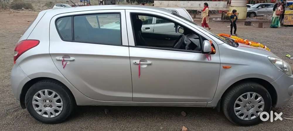 Cer Is Good Condition And All Pepar Is  Complet