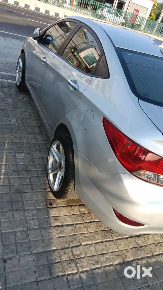 Hyundai Fluidic Verna 2012