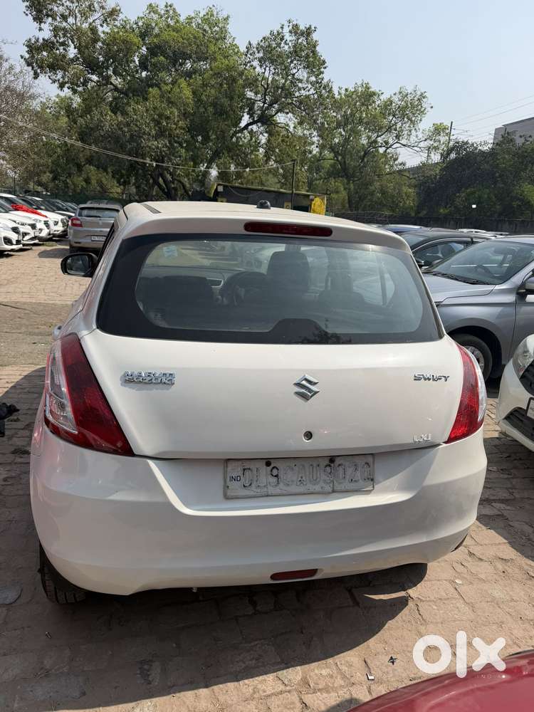 Maruti Suzuki Swift Vxi 1.2 Abs Bs-iv, 2016, Petrol