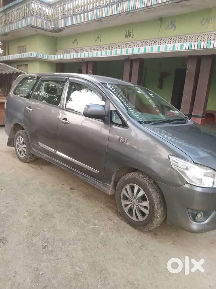 Atoyota Innova Crysta 2013