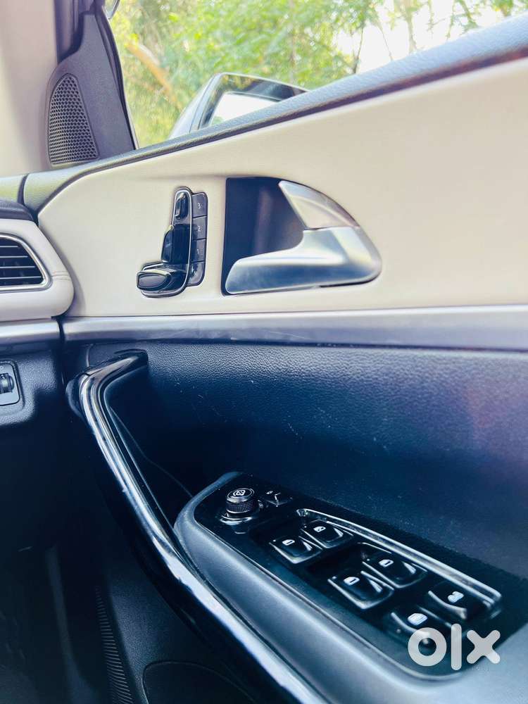 Mahindra Xuv700 2.2 Ax 7 Diesel At Str, 2024, Diesel