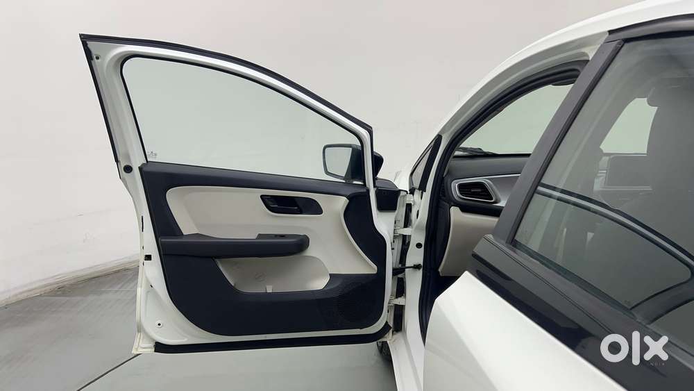 Tata Altroz 1.2 Xt, 2024, Petrol