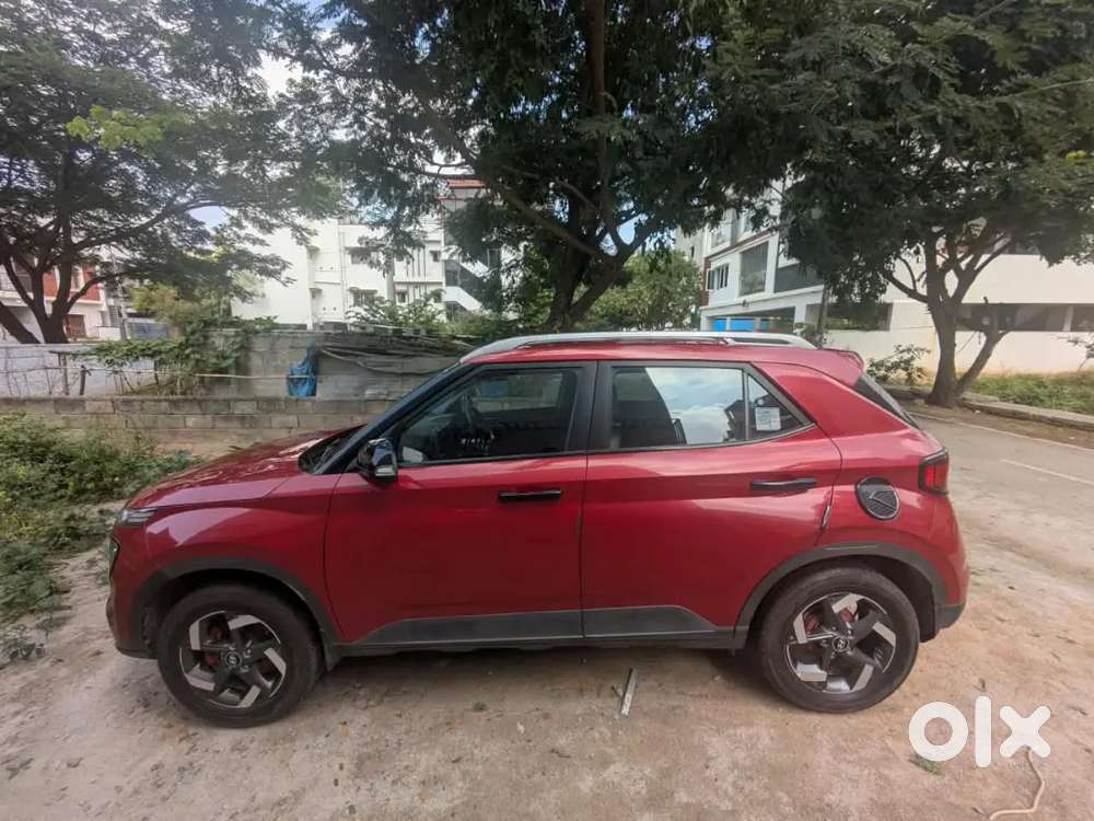 Venue 1.0 Turbo Gdi Imt Sx Car. Red Colour.