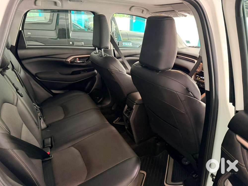 Maruti Suzuki Grand Vitara 1.5 Alpha Plus Intelligent Hybrid Ecvt, 2..