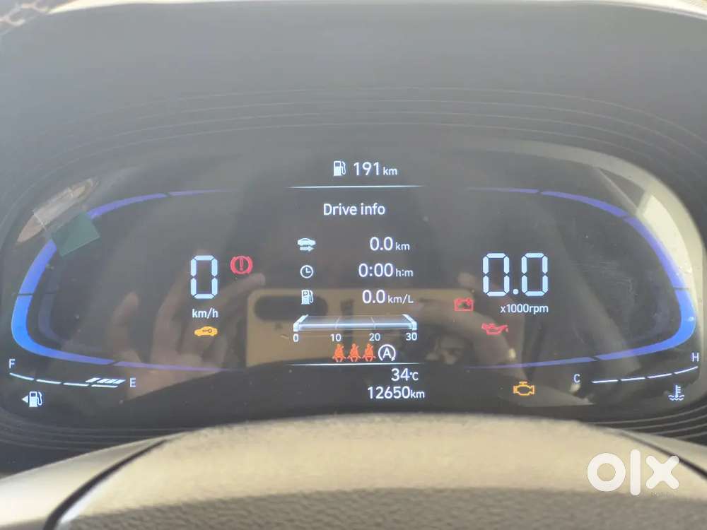 Hyundai Venue So+ 2024 Petrol Well Maintained With Sunroof