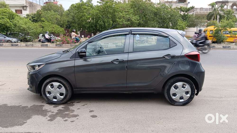 Tata Tiago 1.2 Revotron Xt (o), 2023, Petrol