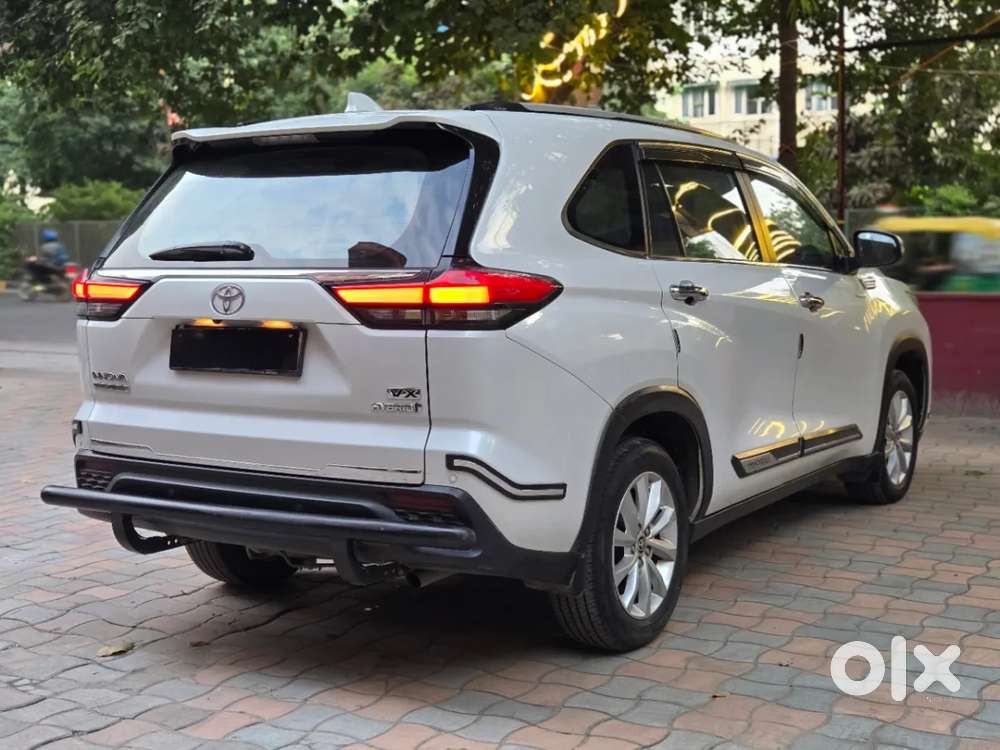 Toyota Innova Hycross 2.0 Vx (o) Hybrid 7 Str, 2024, Petrol