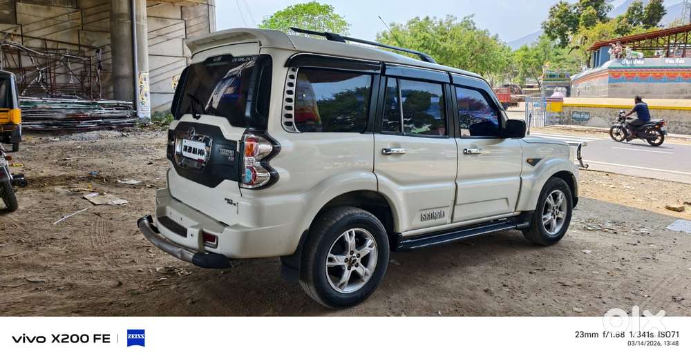 Mahindra Scorpio S10, 2015, Diesel
