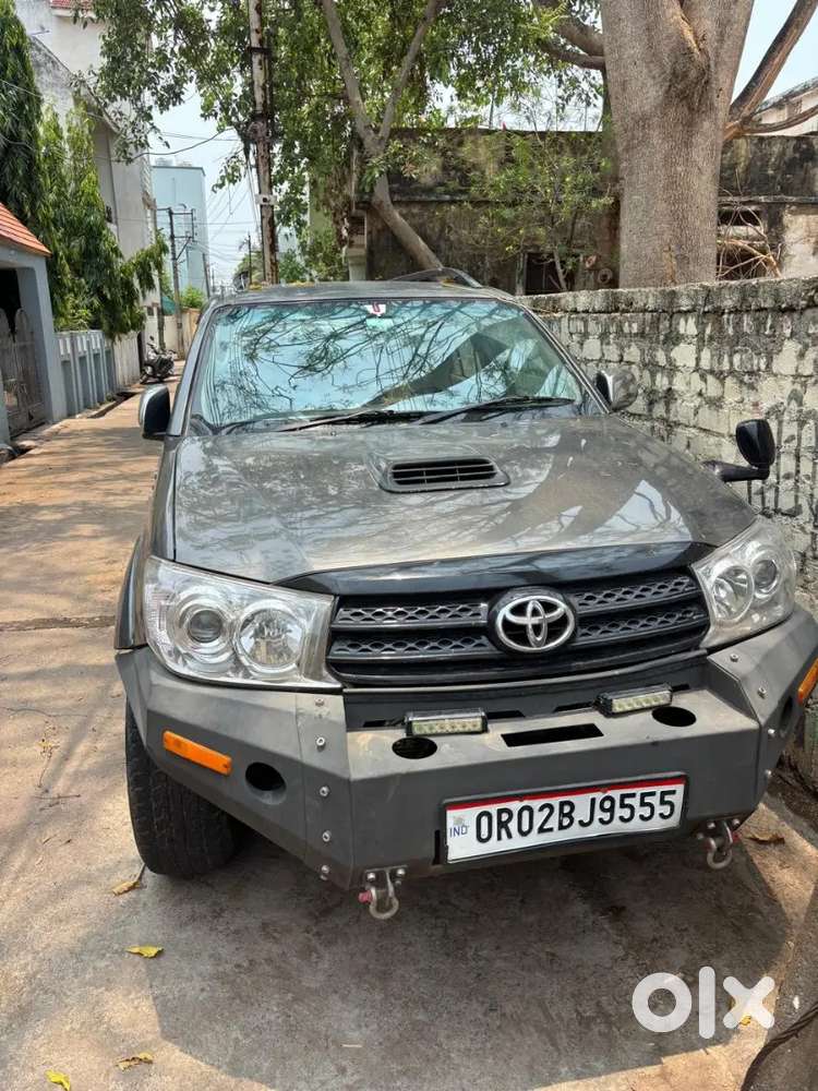 Toyota Fortuner 4x4 Manual 2 Owner