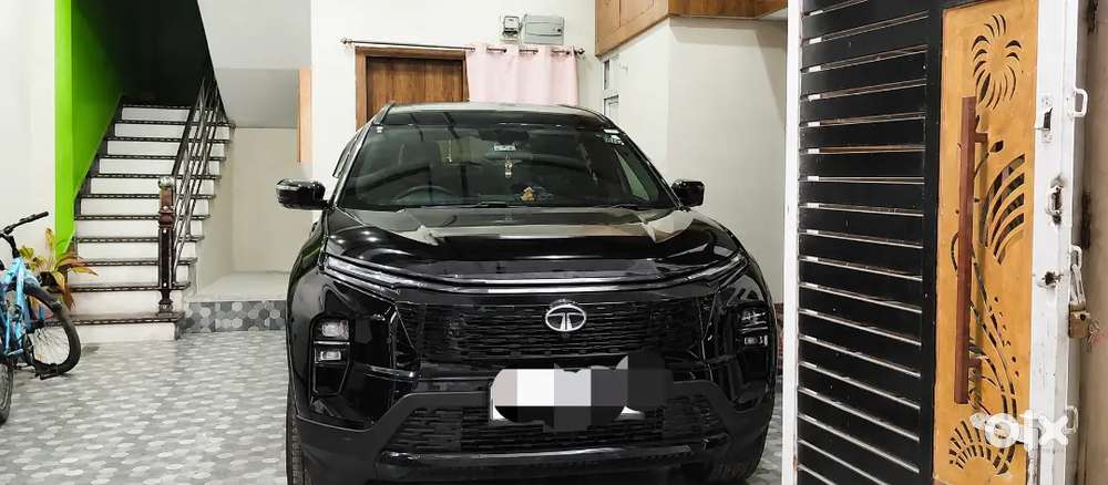 Tata Safari Pure Plus 2025 Dark Edition With Sunroof
