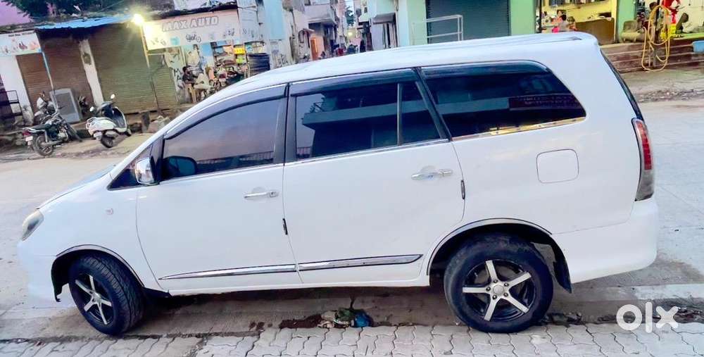 Toyota Innova 2010 Diesel Well Maintained