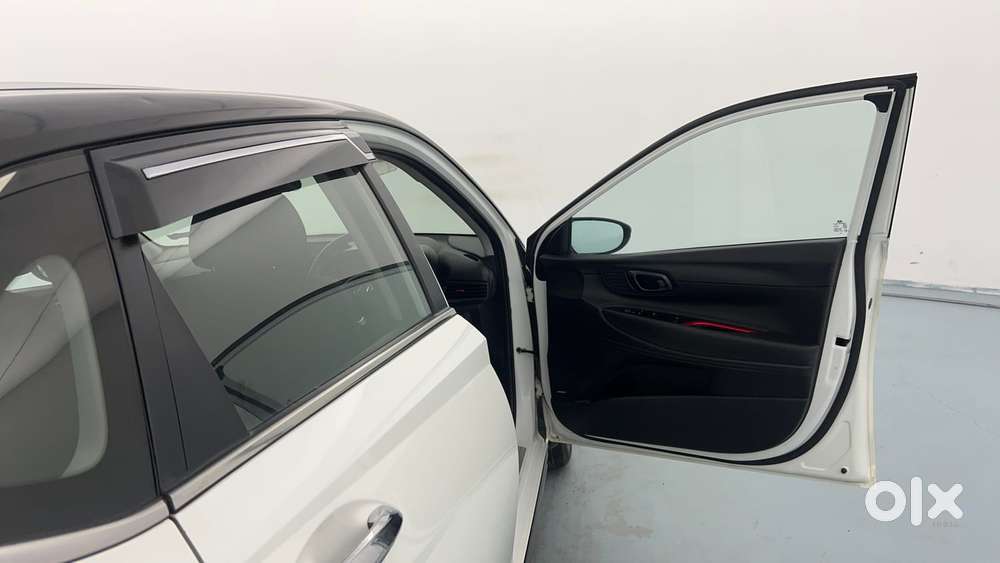 Hyundai I20 Asta (o) 1.2 Ivt Dual Tone, 2022, Petrol