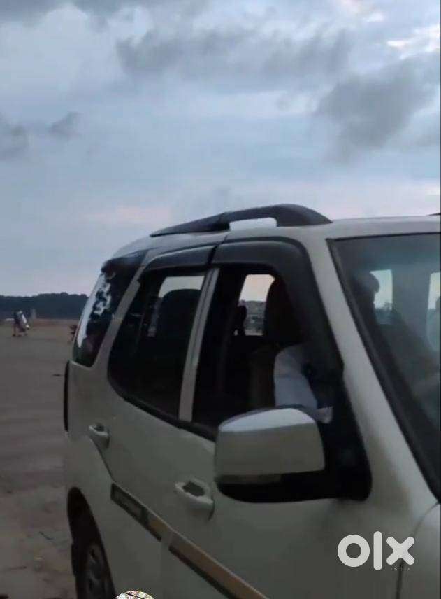 Tata Safari Storme 2013