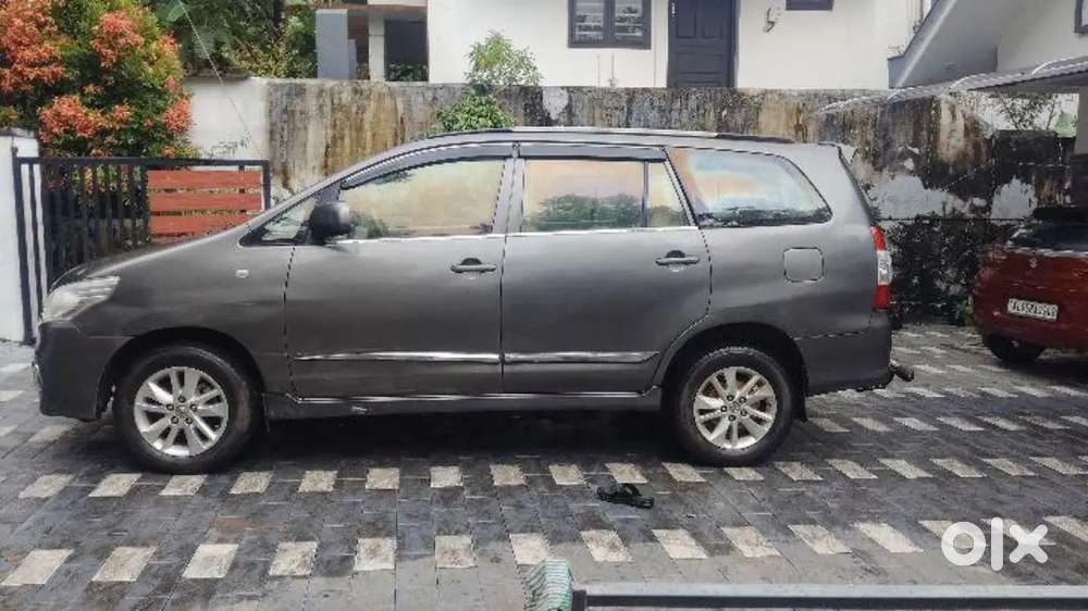 Toyota Innova 2012 Petrol