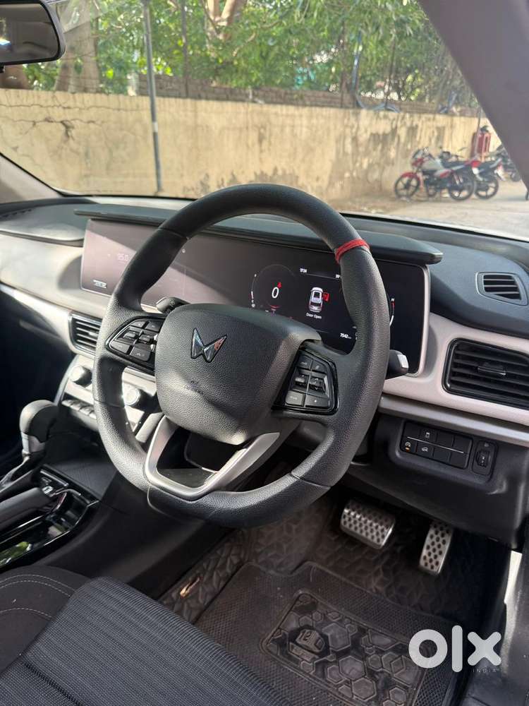 Mahindra Xuv700 2.0 Ax 5 Petrol At Str, 2026, Petrol