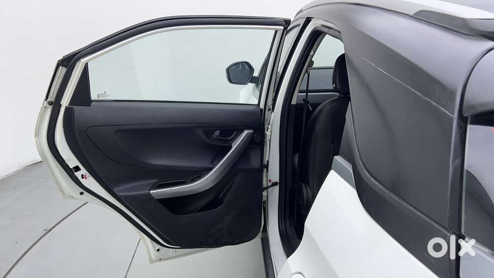 Tata Nexon 1.2 Revotron Xm (s), 2022, Petrol