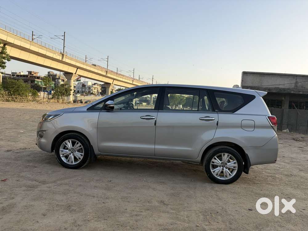 Toyota Innova Crysta 2.8 Zx At 7 Seater, 2016, Diesel