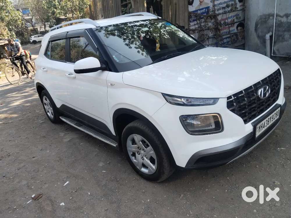 Hyundai Venue 2022 Petrol 30500 Km Driven