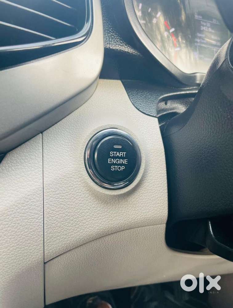 Mahindra Xuv300 W8, 2020, Petrol