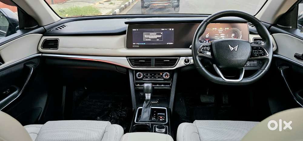 Mahindra Xuv700 2.0 Ax 7 Petrol At Luxury Pack Str, 2024, Petrol