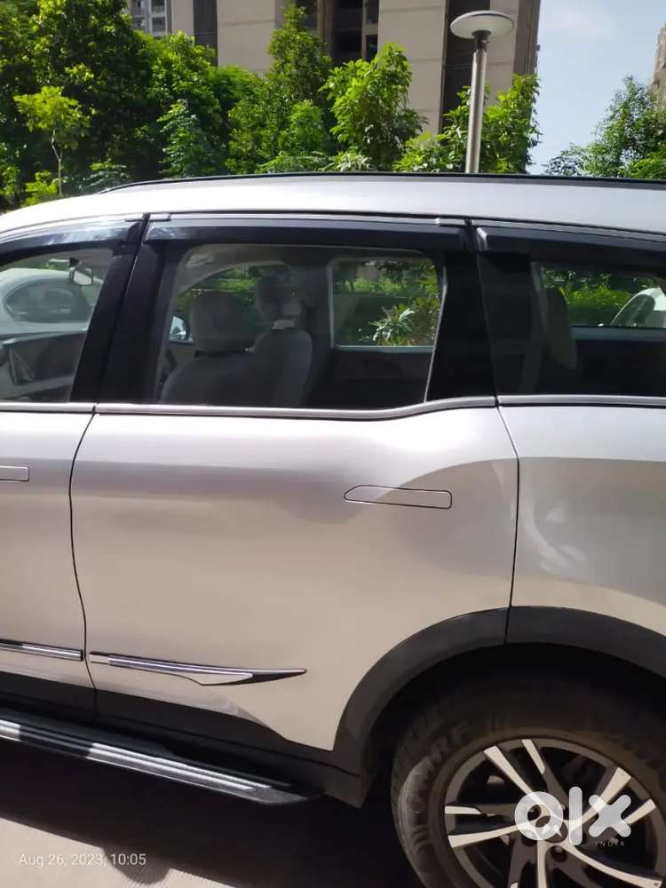 Direct Owner /mahindra Xuv700 Petrol At 2023