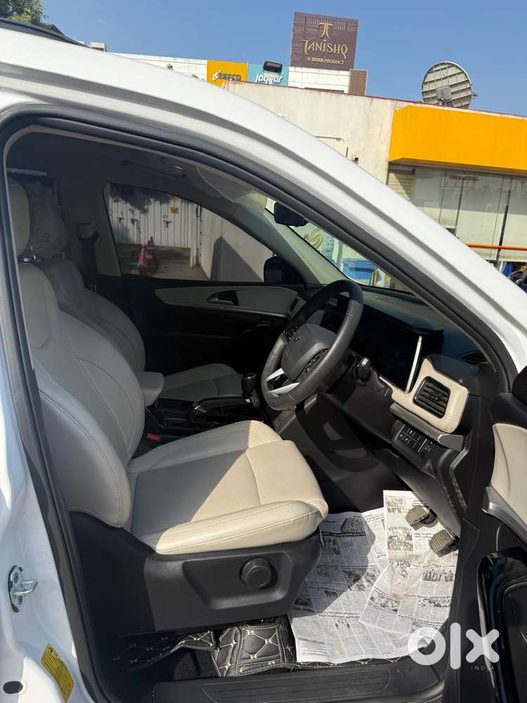 Mahindra Xuv700 2.2 Ax 7 Diesel Mt Str, 2025, Diesel