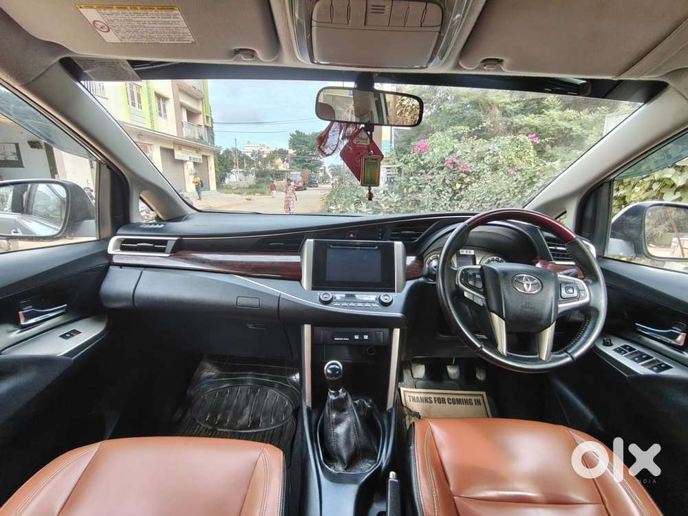 Toyota Innova Crysta 2016 2.4 V 8 Seat