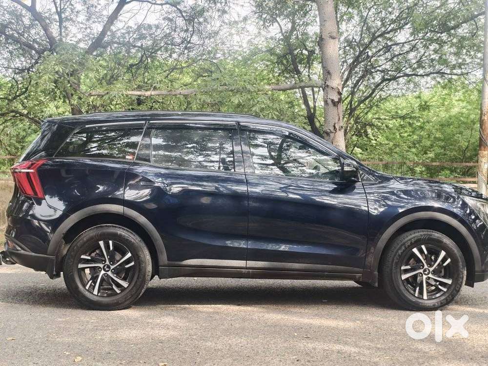 Mahindra Xuv700 2.0 Mx Petrol Mt 5 Str, 2024, Petrol