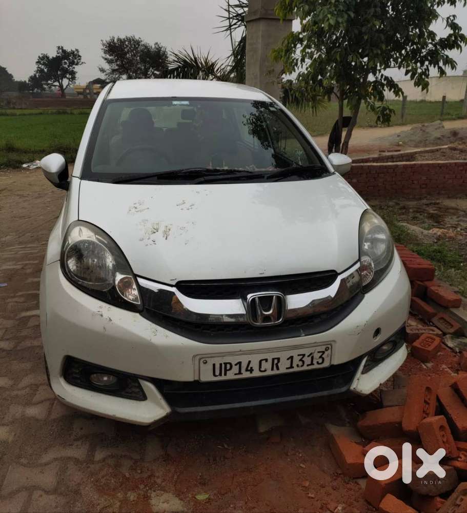 Good Car Average Of Car Is 20 -22 Km Per Litre In 7 Seater Very Good .
