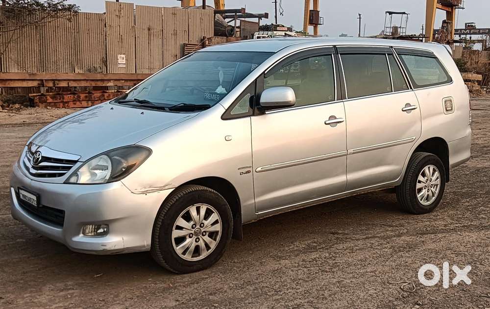 Toyota Innova 2004-2011 2.5 V Diesel 8-seater, 2010, Diesel