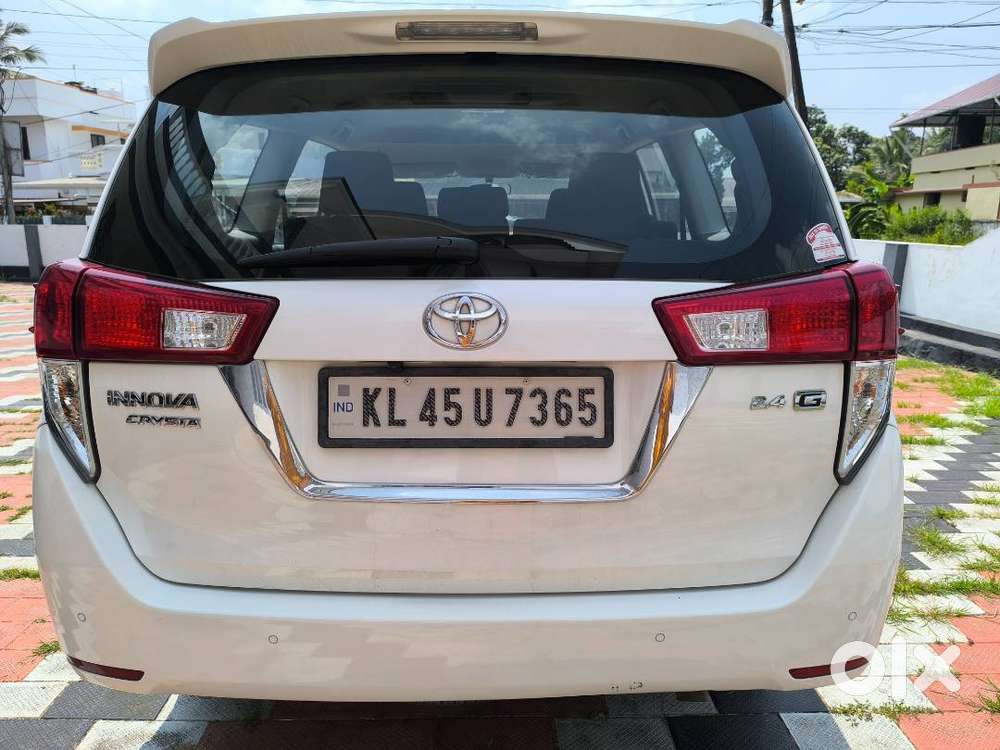 Crysta White In Excellent Condition For Sale