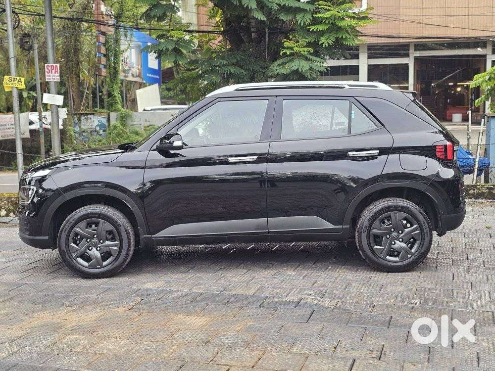 Hyundai Venue 1.2 S (o), 2024, Petrol