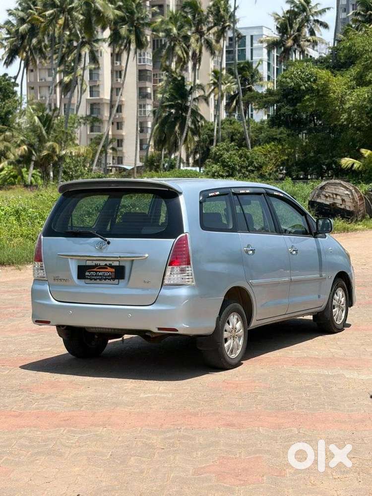 Toyota Innova 2.5 V Diesel 8-seater, 2009, Diesel