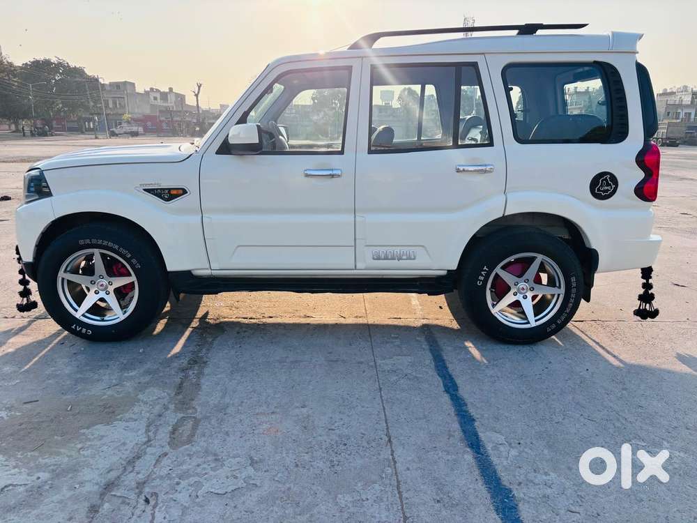 Mahindra Scorpio S8, 2015, Diesel