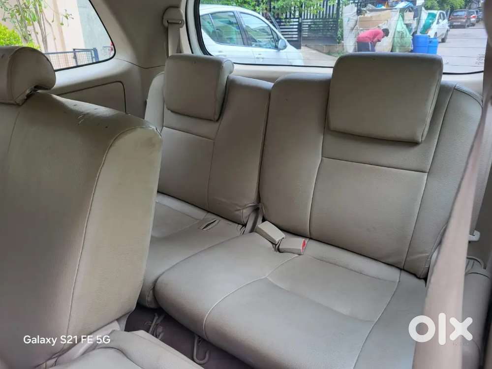 Showroom Track Toyota Innova 8 Seater Diesel 2009