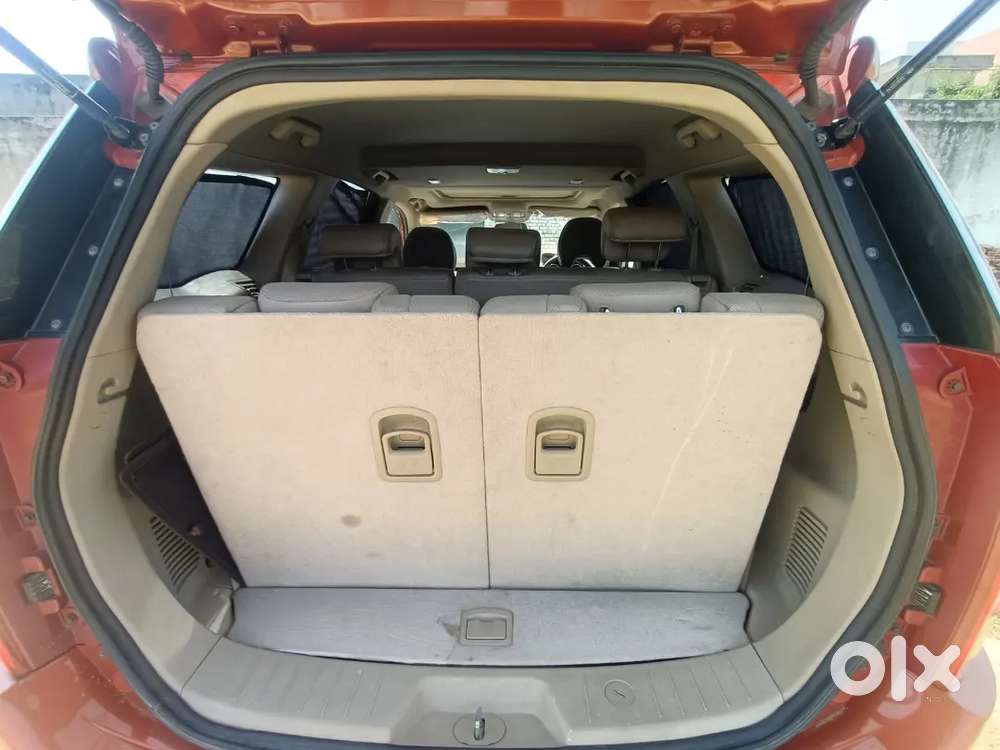 Mahindra Xuv 500 W10