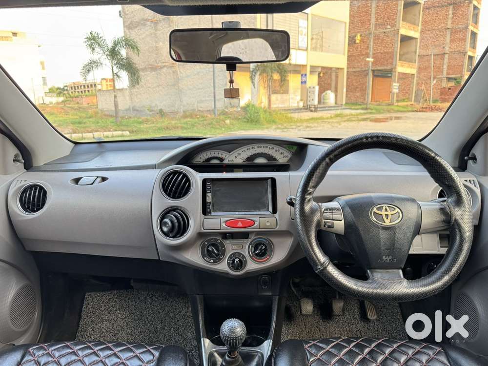 Toyota Etios Liva 1.2 Vx Dual Tone, 2011, Petrol