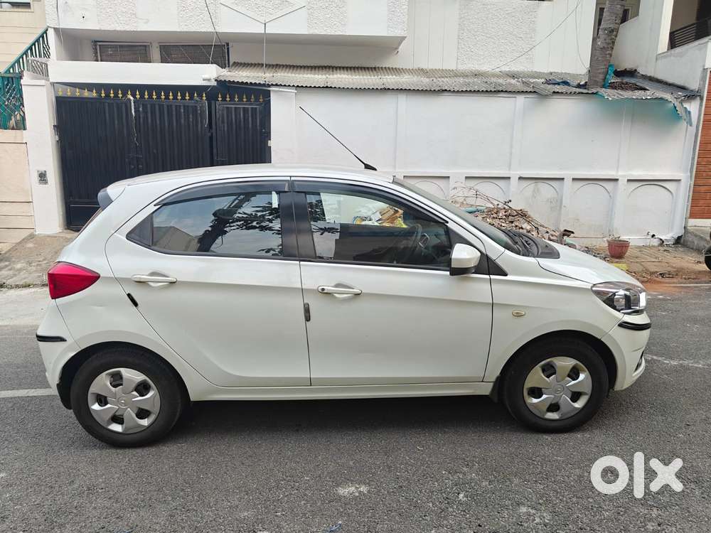 Tata Tiago 1.2 Revotron Xt (o), 2016, Petrol