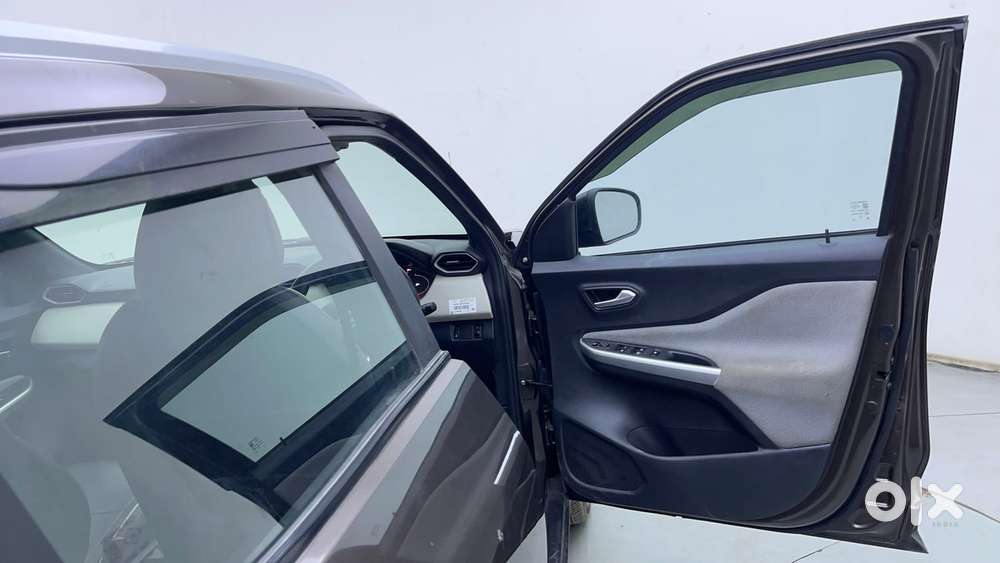 Nissan Magnite 1.0 Xv, 2023, Petrol