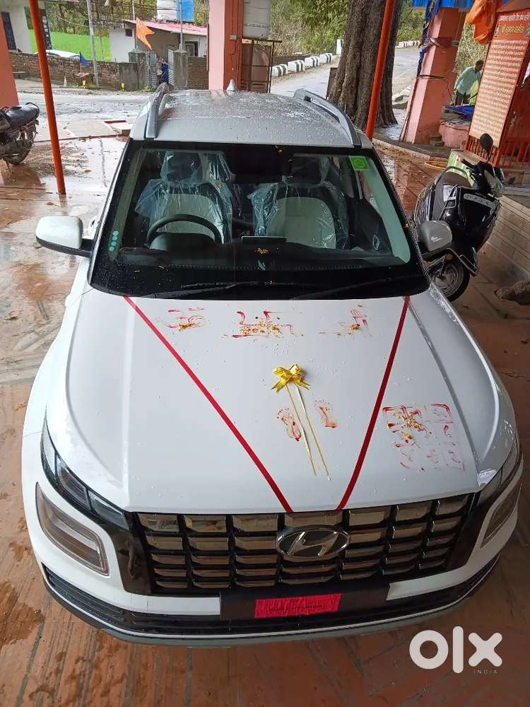 Hyundai Venue 2024 Petrol Well Maintained