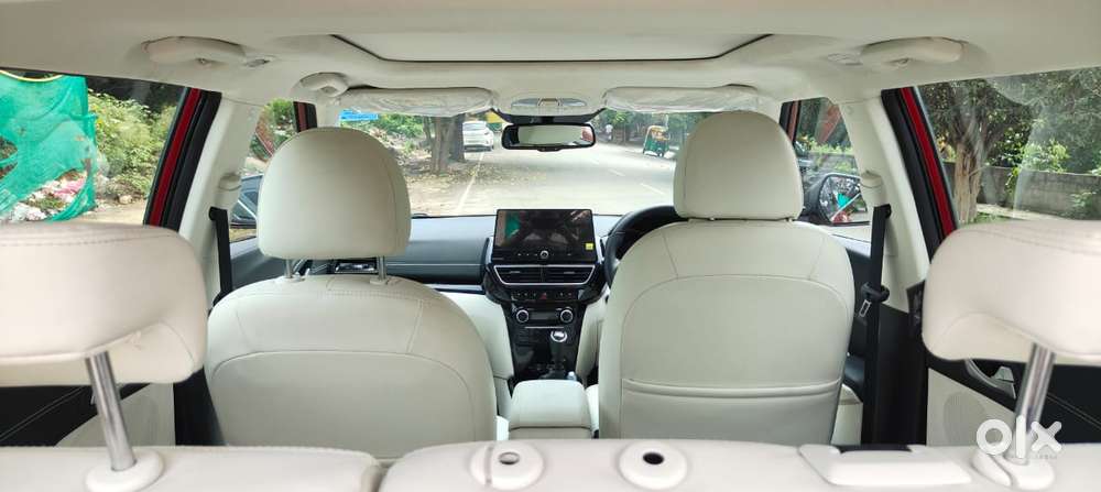Mahindra Xuv 3xo Ax7 Diesel Mt, 2025, Diesel