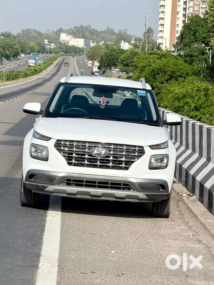 Hyundai Venue 2020 Petrol 33856 Km Driven6