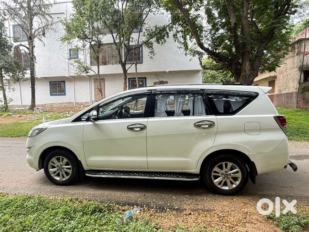 Toyota Innova Crysta 2016