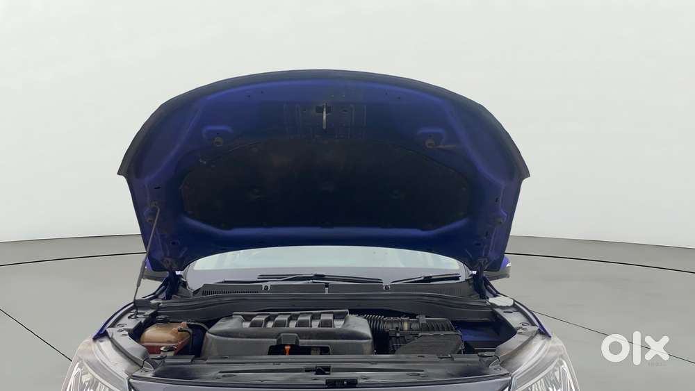 Mahindra Xuv700 2.0 Ax 7 Petrol Mt Str, 2021, Petrol