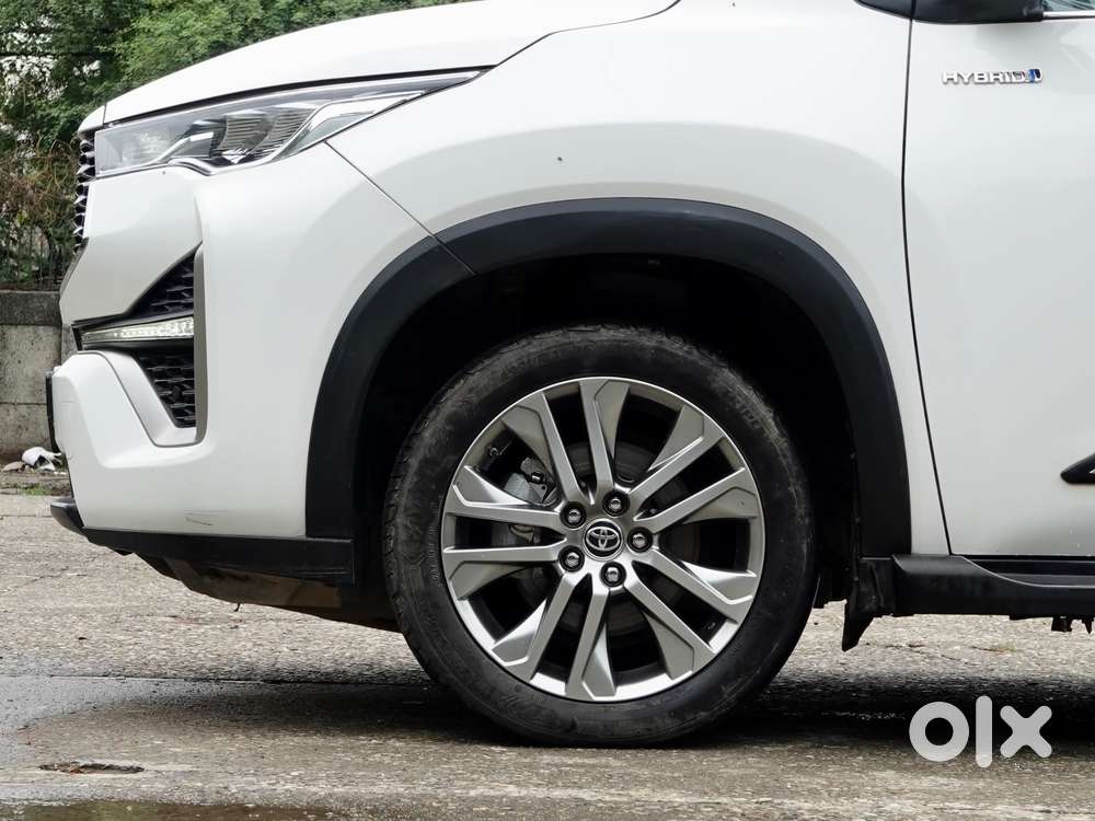 Toyota Innova Hycross 2.0 Zx Hybrid 7 Str, 2023, Petrol