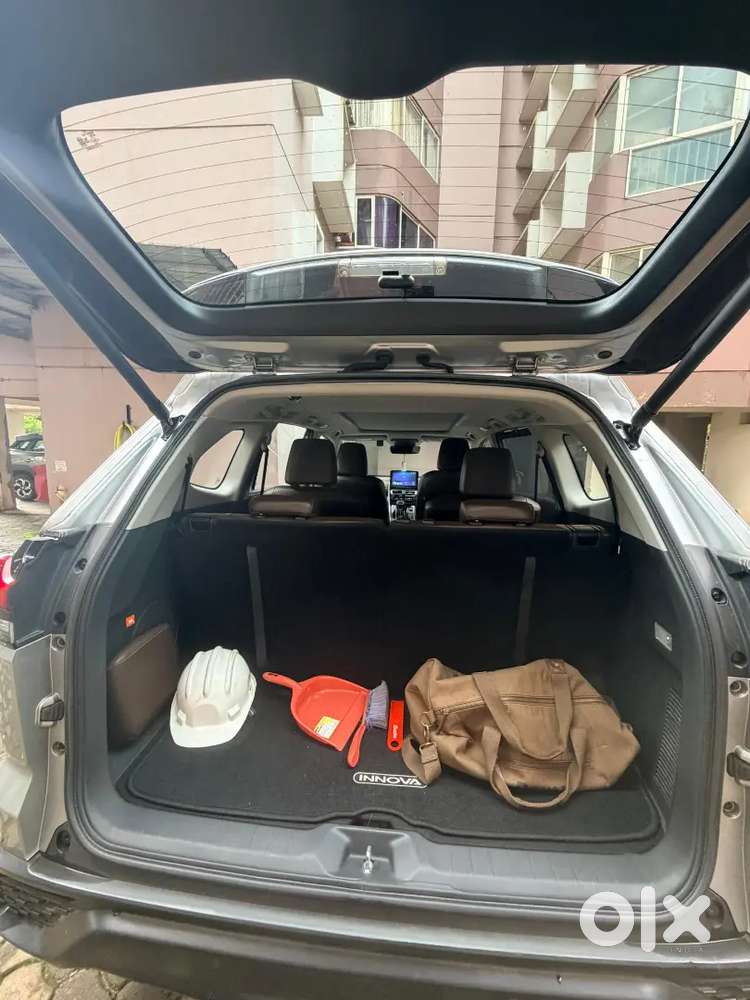 Toyota Innova Hycross 2024