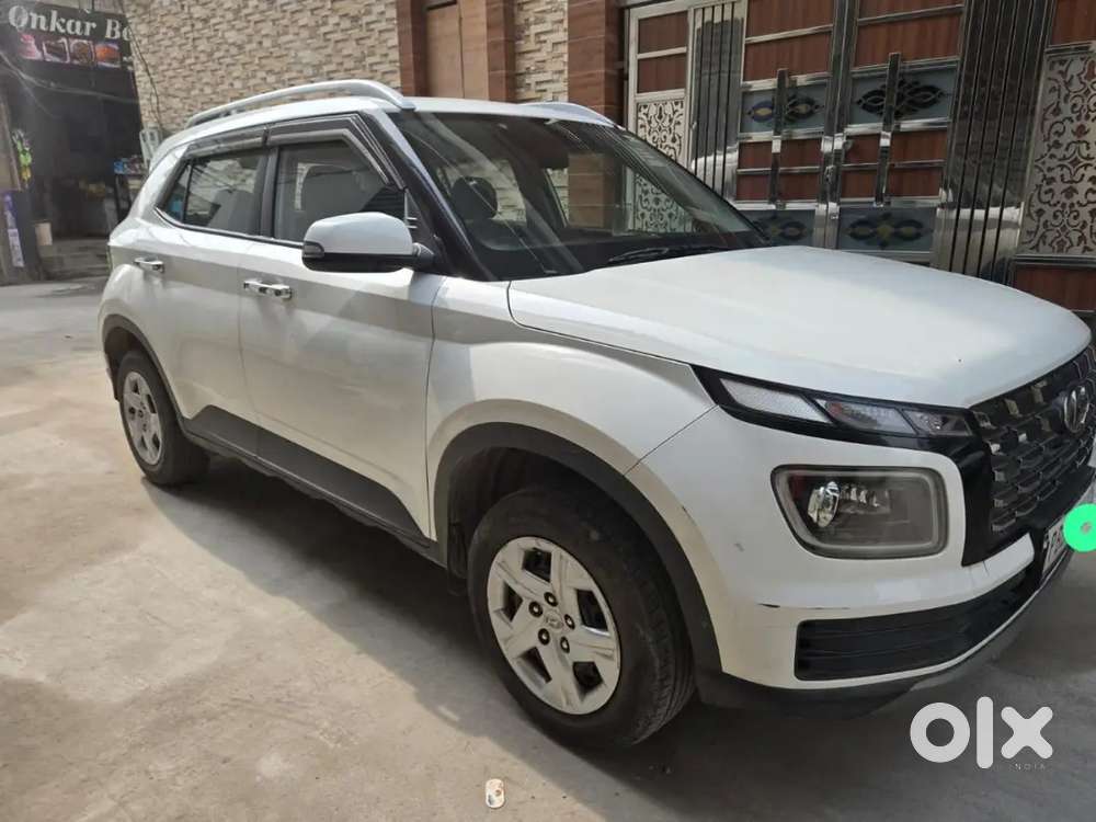 Hyundai Venue Petrol Manual 59000 Km 2022