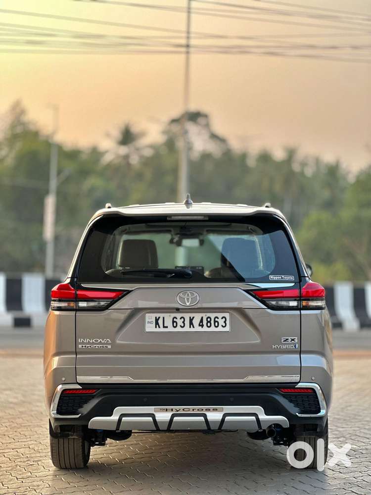 Toyota Innova Hycross 2.0 Zx (o) Hybrid 7 Str, 2025, Petrol