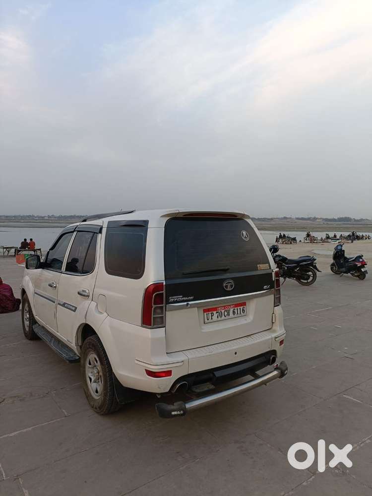 Tata Safari Storme 2015