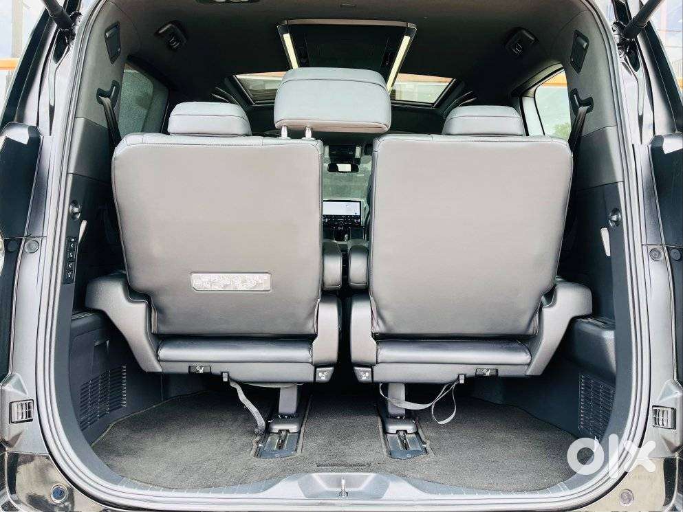 Toyota Vellfire 2.5 Executive Lounge, 2025, Petrol
